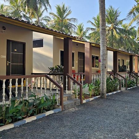 Coastline Beach Resort Perupalem Exteriér fotografie